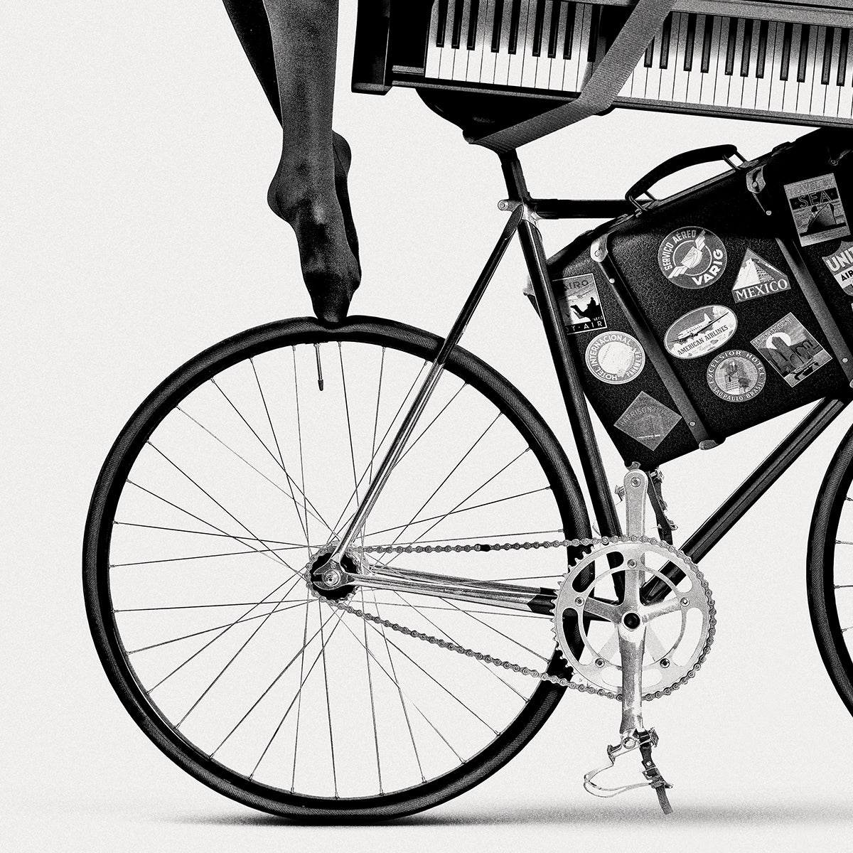 Solo Performance / Monochrome